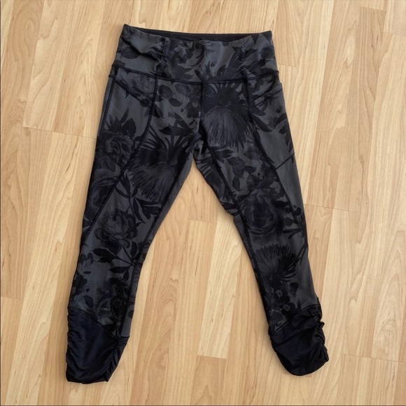 Lulu Lemon yoga pants - Picture 3 of 5